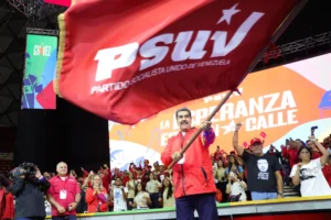 Fotografía cedida por Prensa de Miraflores del presidente de Venezuela, Nicolás Maduro, durante un acto del Partido Socialista Unido de Venezuela, en Caracas (Venezuela). EFE/ Prensa Miraflores