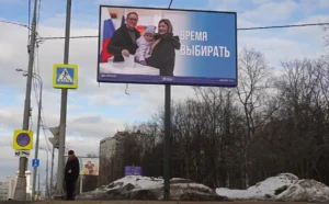 Cartel electoral en una calle de Moscú que dice "Es hora de elegir". EFE/EPA/Maxim Shipenkov