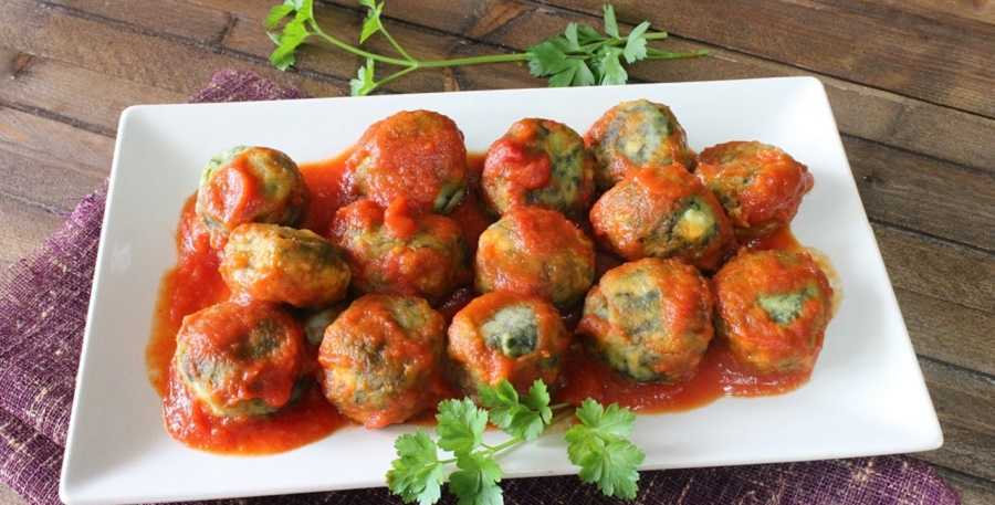 Albóndigas de espinacas con salsa de tomate: así se preparan