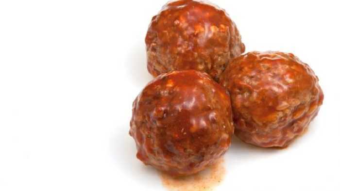Albóndigas en salsa romesco