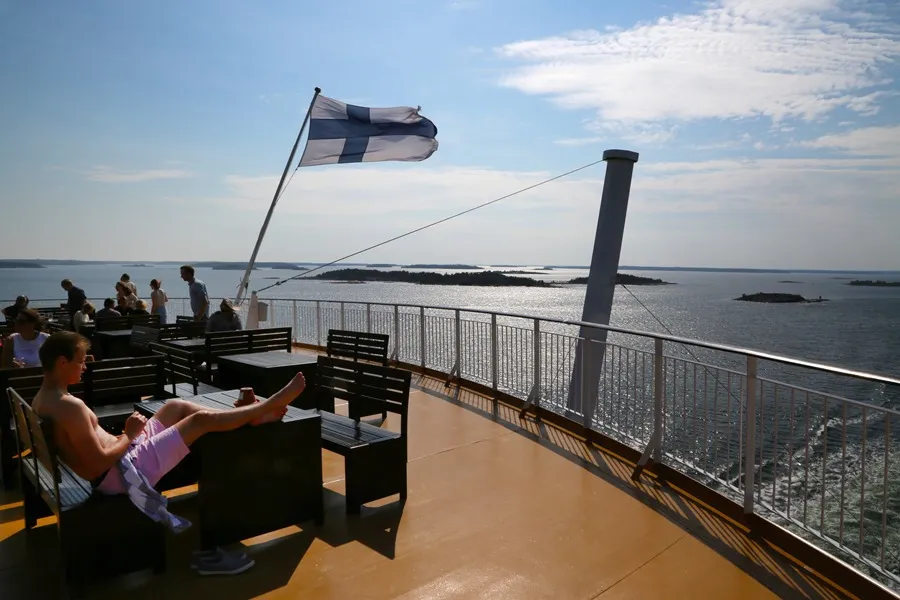 El ferry que comunica Mariehamn con Turku navegando por aguas de las islas Åland. EFE/ Juanjo Galan