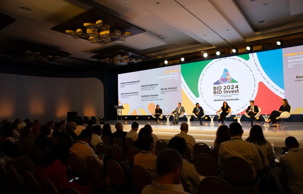 Expertos participan en el marco de la 64 edición de la Reunión Anual de la Asamblea de Gobernadores del Banco Interamericano de Desarrollo (BID) en Punta Cana (República Dominicana). . EFE/Orlando Barría