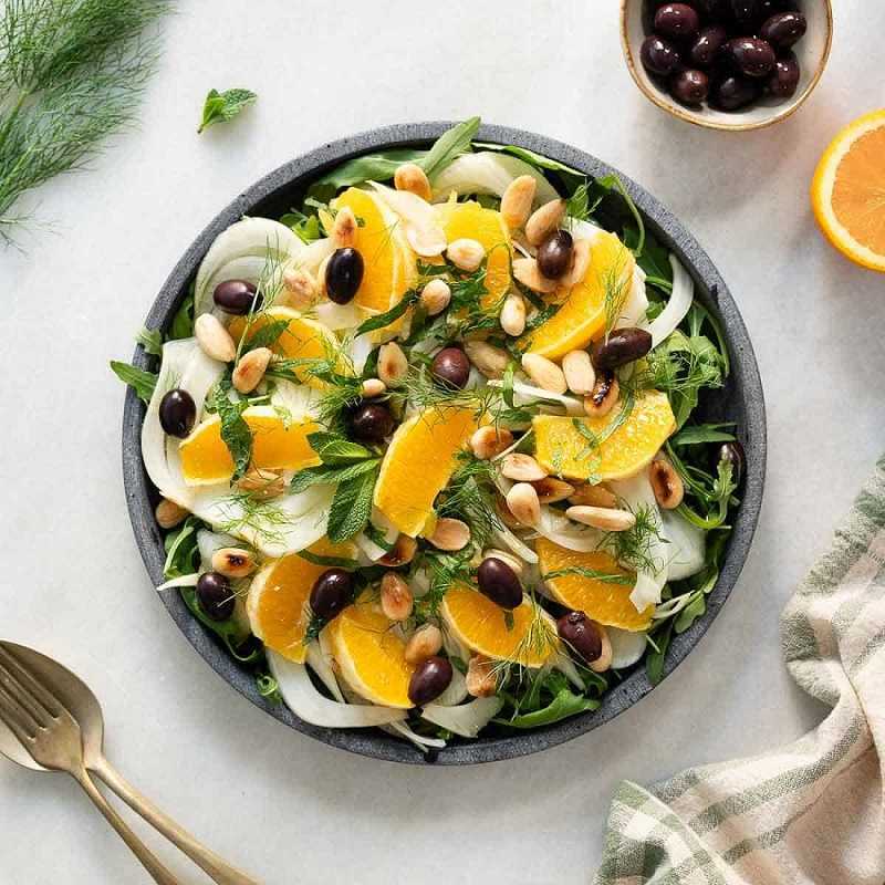 Ensalada de hinojo con naranjas y aceitunas: deliciosa para cenar