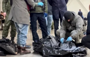 Imagen tomada de un video de las investigaciones en la zona del atentado en Moscú. EFE/EPA/RUSSIAN INVESTIGATIVE COMMITTEE PRESS-OFFICE