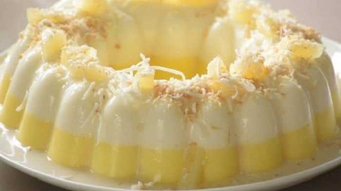 Gelatina cremosa de piña y coco