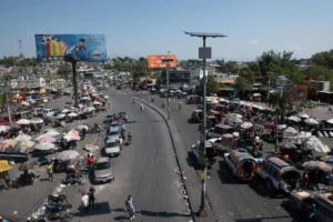 Fotografía de una avenida en Puerto Príncipe (Haití), en una fotografía de archivo. EFE/ Johnson Sabin