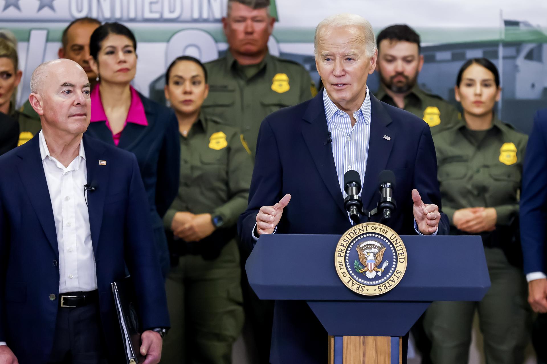 El presidente de los Estados Unidos, Joe Biden, habla en la Estación de la Patrulla Fronteriza de los Estados Unidos en Brownsville, Texas, EE.UU., este 29 de febrero de 2024. EFE/EPA/Adam Davis