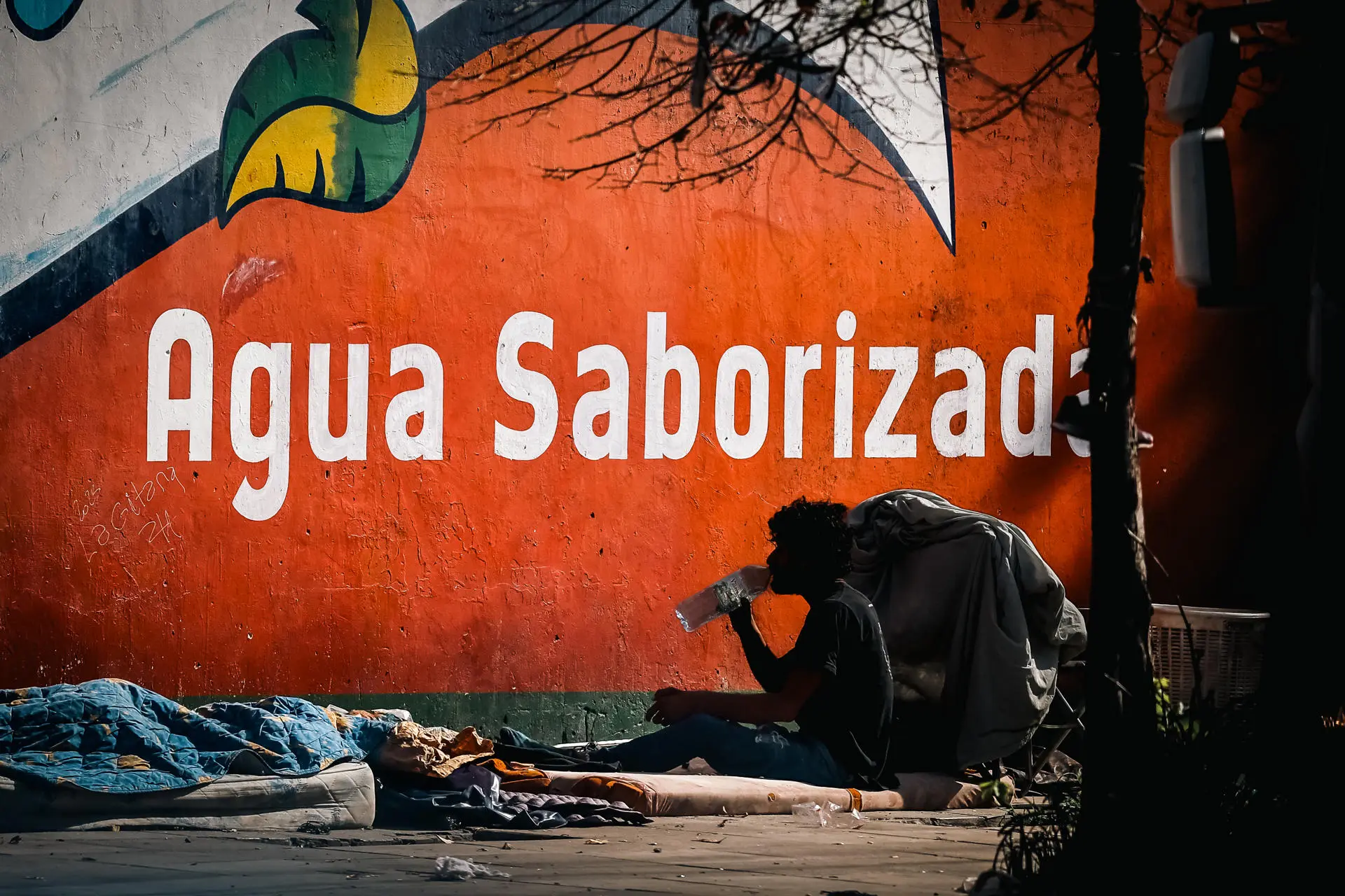 Fotografía de una persona en situación de calle, en Buenos Aires (Argentina). EFE/Juan Ignacio Roncoroni
