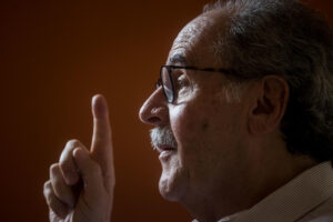 Enrique Ochoa Antich ofrece declaraciones a EFE el 21 de febrero de 2024 en Caracas (Venezuela). EFE/ Miguel Gutiérrez