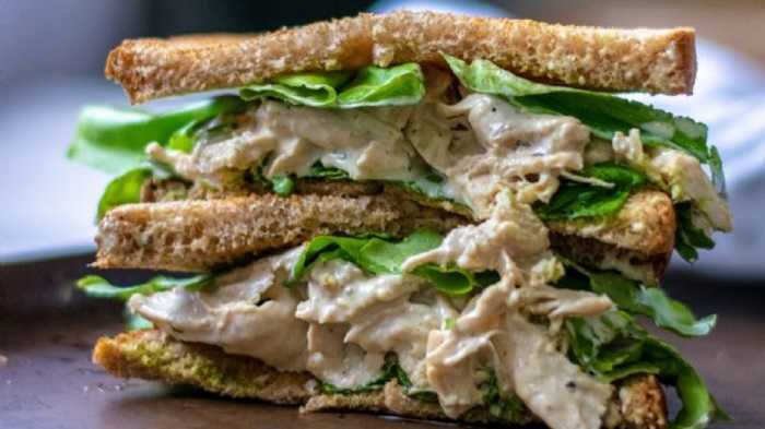 Sándwich de pollo con aderezo de chipotle