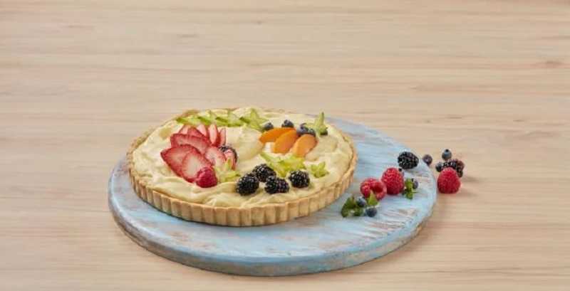 Tartaleta de espuma de lima con frutas: rico postre para merendar