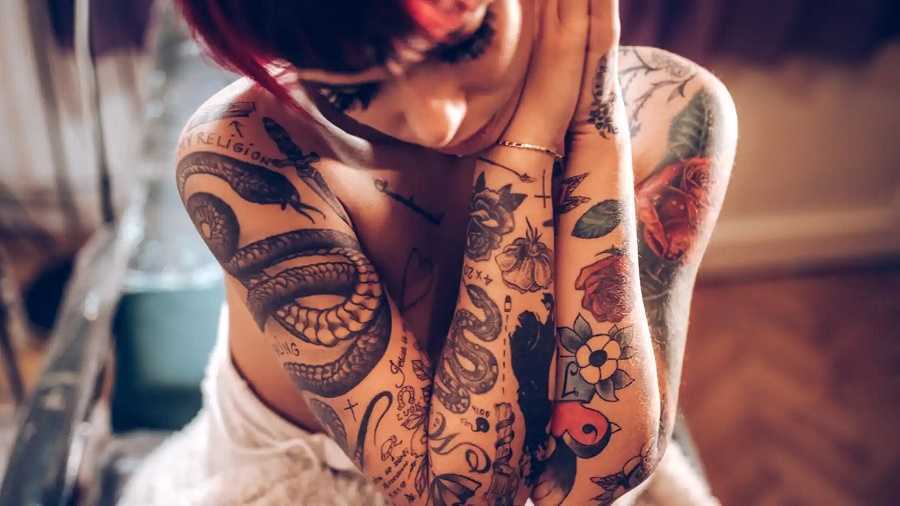 Lo que un tatuaje hace en tu piel (y los metales pesados de la tinta)