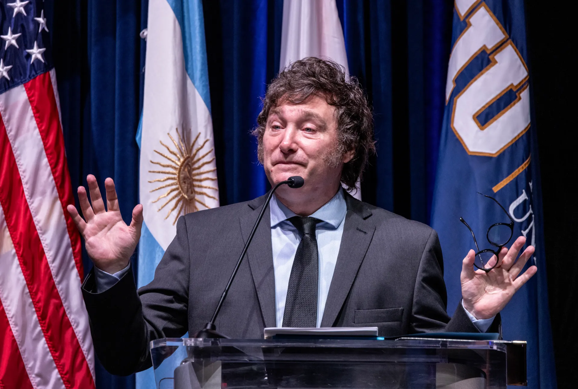El presidente de Argentina, Javier Milei, habla durante un evento en la Universidad Internacional de la Florida (FIU) en Miami. EFE/EPA/CRISTOBAL HERRERA-ULASHKEVICH