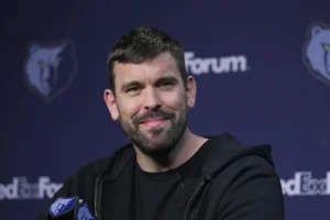 El exbasquetbolista de los Memphis Grizzlies, Marc Gasol, participa durante una conferencia de prensa en el FedEx Forum en Memphis, Tennessee (EE.UU.). EFE/Karen Pulfer Focht