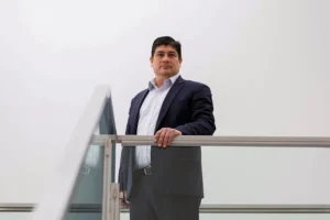 El expresidente costarricense Carlos Alvarado, en una entrevista con EFE en Madrid. EFE/ Borja Sánchez-Trillo