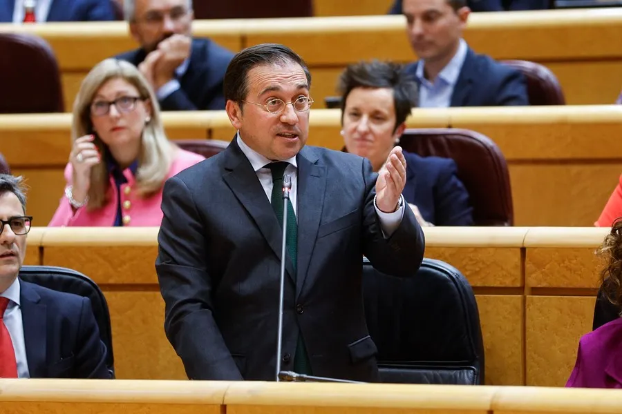 El ministro español de Exteriores, José Manuel Albares, interviene durante la sesión de control al Gobierno celebrada por el pleno del Senado. EFE/ Rodrigo Jiménez