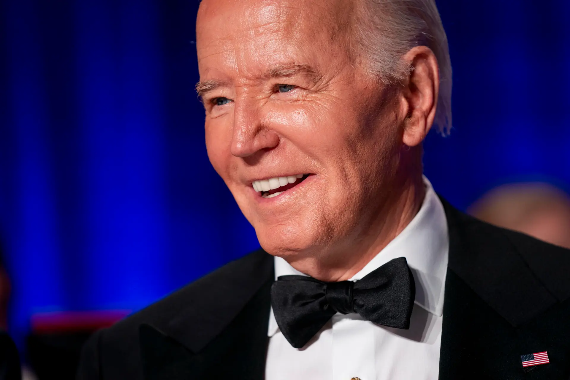 El presidente de Estados Unidos, Joe Biden, participa en la cena de corresponsales de la Casa Blanca en el hotel Washington Hilton. EFE/EPA/Bonnie Cash/Pool