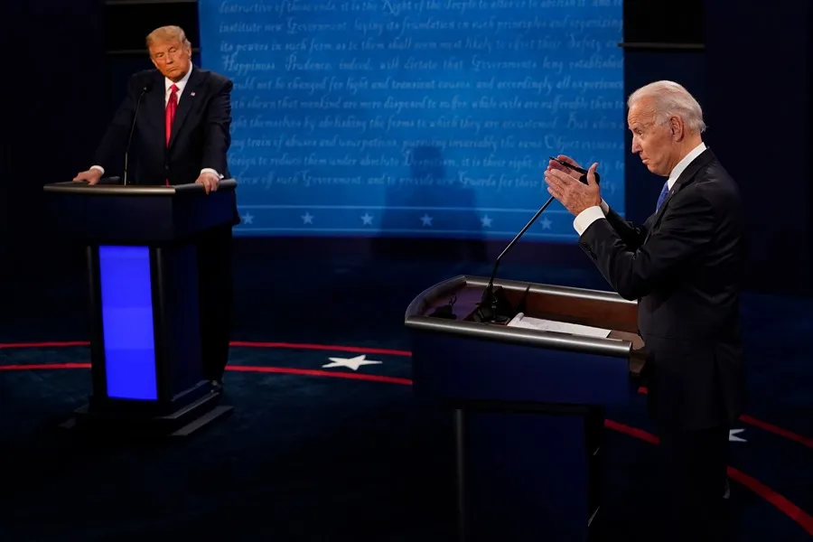 Fotografía de archivo donde aparece Donald J. Trump (d) y actual presidente, Joe Biden. EFE/EPA/Morry Gash / POOL