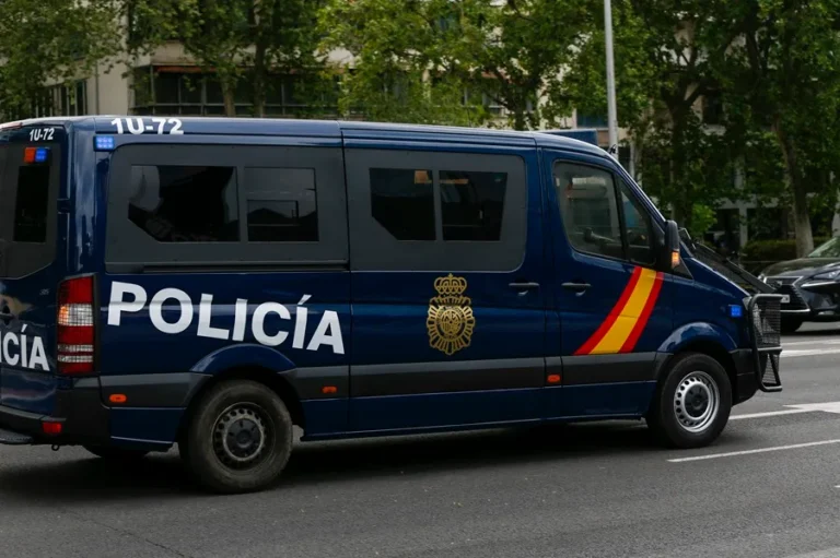 Imagen de archivo de un furgón de la Policía Nacional. EFE/Alejandro López