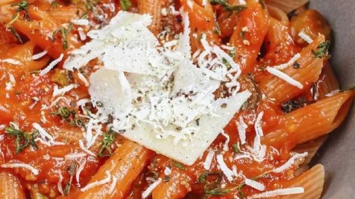 Pasta con queso burrata