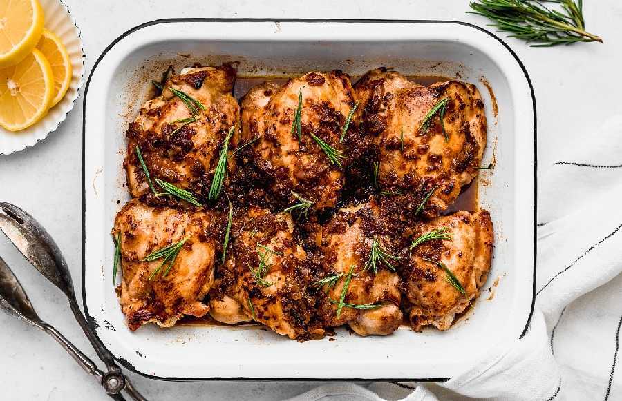 Muslos de pollo asados con limón y romero: prepara este rico plato