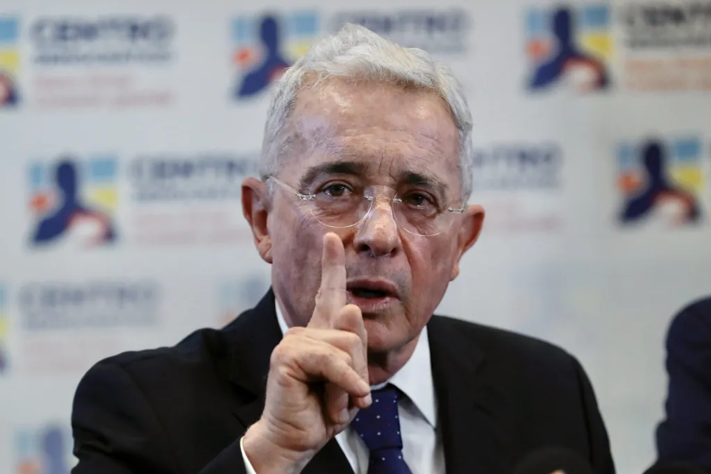 Fotografía de archivo del expresidente de Colombia Álvaro Uribe Vélez. EFE/Carlos Ortega