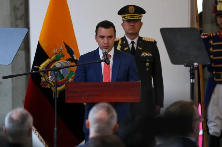 Foto de archivo en la que se ve al presidente de Ecuador, Daniel Noboa, al participar en una ceremonia en Quito (Ecuador). EFE/ José Jácome