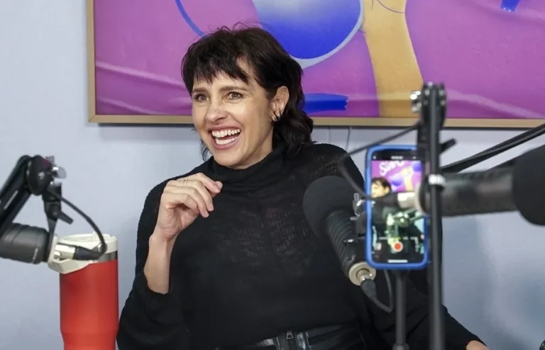 La actriz Paola Turbay habla durante una entrevista en el pódcast 'Sin Sostén', el 3 de mayo de 2024, en Bogotá (Colombia). EFE/ Irene Escudero