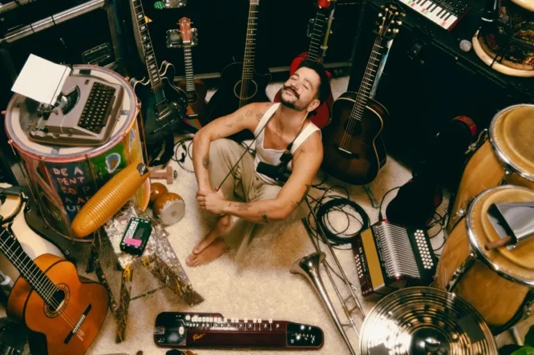 Fotografía cedida por Saumeth donde aparece el cantante colombiano Camilo quien lanza 'cuatro', el cuarto de su discografía. EFE/Saumeth