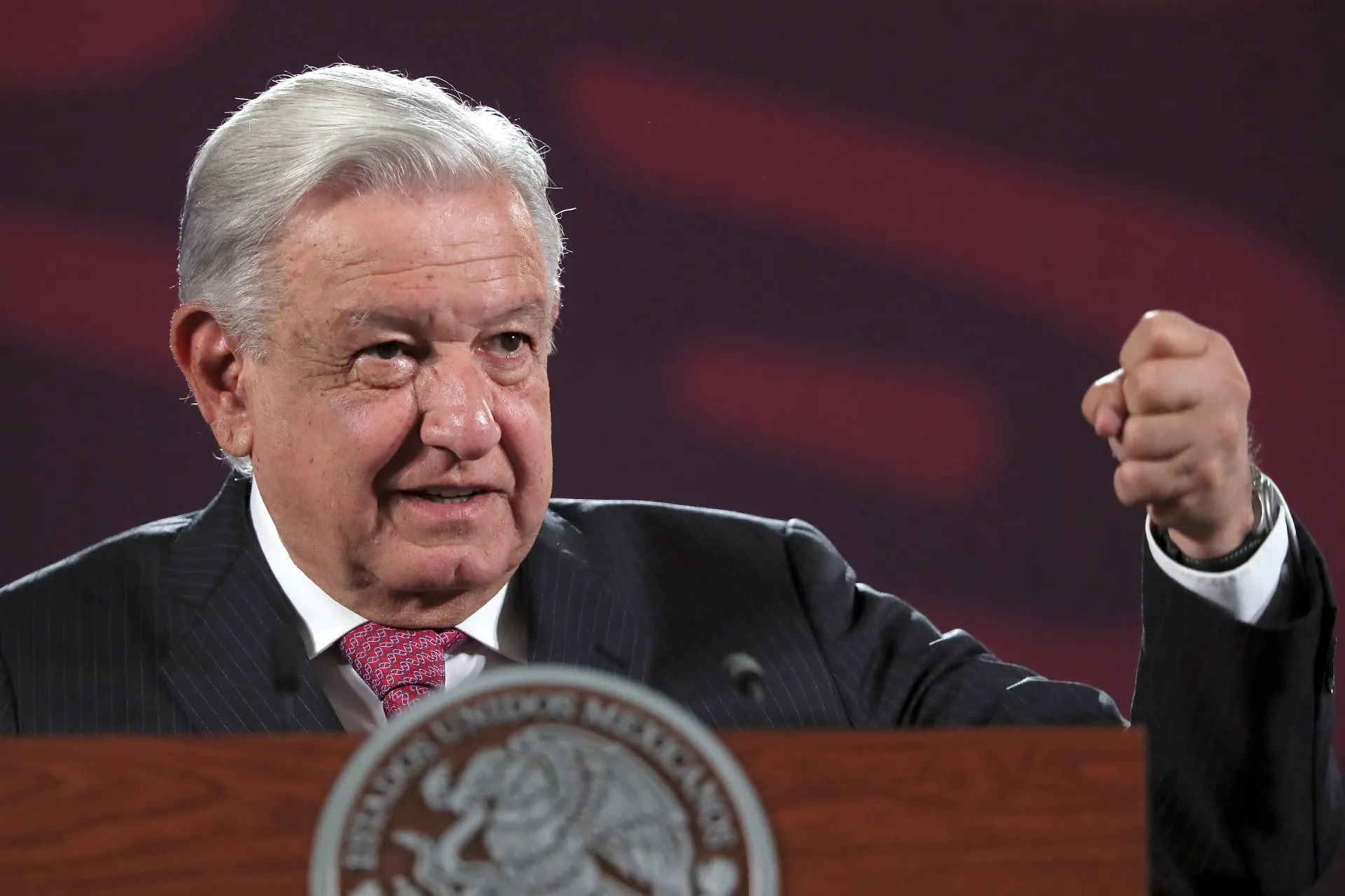 El presidente de México, Andrés Manuel López Obrador, habla durante una conferencia de prensa este lunes en el Palacio Nacional de la Ciudad de México (México). EFE/Mario Guzmán