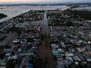Fotografía aérea que muestra la magnitud de una inundación este jueves en Eldorado, región metropolitana de Porto Alegre (Brasil). EFE/ Isaac Fontana