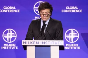 El presidente de Argentina, Javier Milei, habla en la Conferencia Global del Instituto Milken 2024, el 6 de mayo de 2024. EFE/Allison Dinner