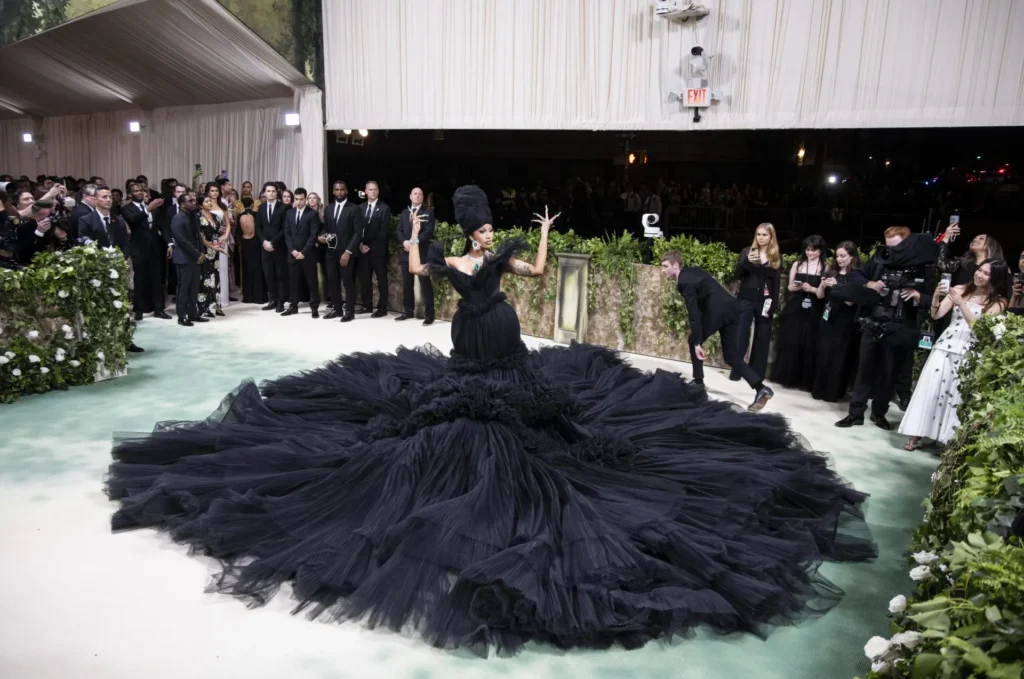 Cardi B llega a la alfombra verde de la Gala Met 2024, en Nueva York (EE.UU.)., EFE/Justin Lane