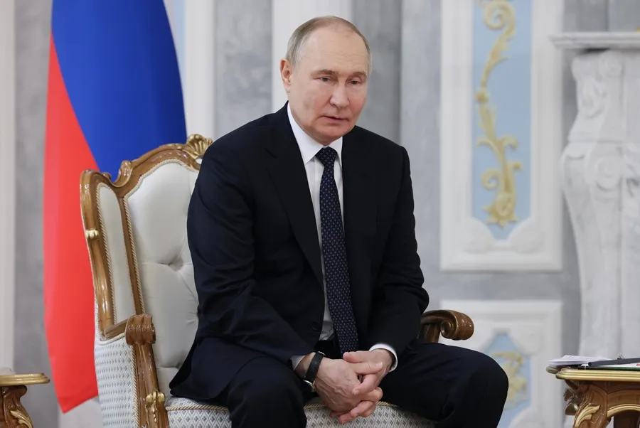 Vladimir Putin en una reunión con el presidente bielorruso Alexander Lukashenko. EFE/EPA/MIKHAIL METZEL / SPUTNIK