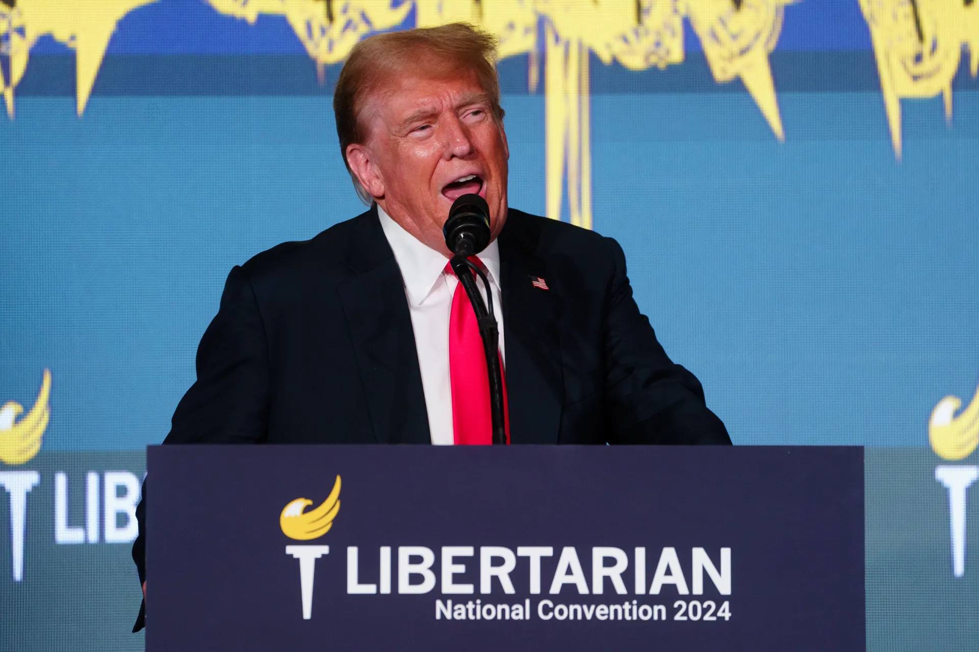 El expresidente estadounidense Donald Trump habla en la Convención Libertaria en Washington (EE.UU.). EFE/Will Oliver
