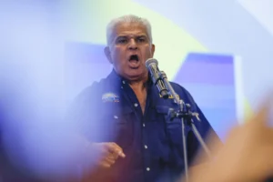 José Raúl Mulino pronuncia un discurso en Ciudad de Panamá (Panamá). EFE/ David Toro