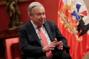El secretario general de Naciones Unidas, António Guterres, en el palacio de La Moneda en Santiago (Chile). EFE/ Elvis González