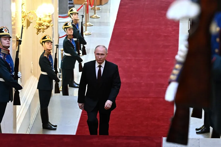 Vladimir Putin a su llegada a la ceremonia en la que ha sido investido presidente de Rusia para un quinto mandato. EFE/EPA/Alexey Mayshev/SPUTNIK / KREMLIN POOL