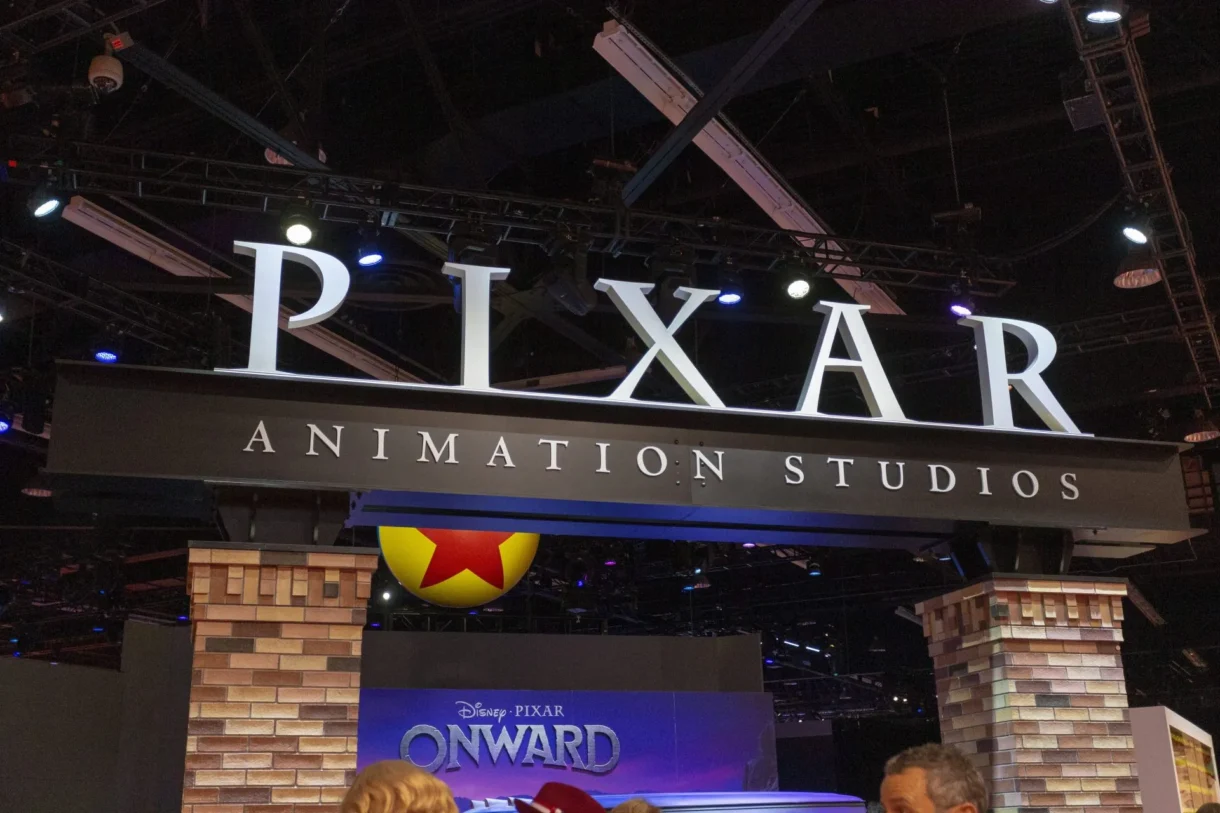 Vista del logo de Pixar, propiedad de Walt Disney, en una fotografía de archivo. EFE/Adam S. Davis
