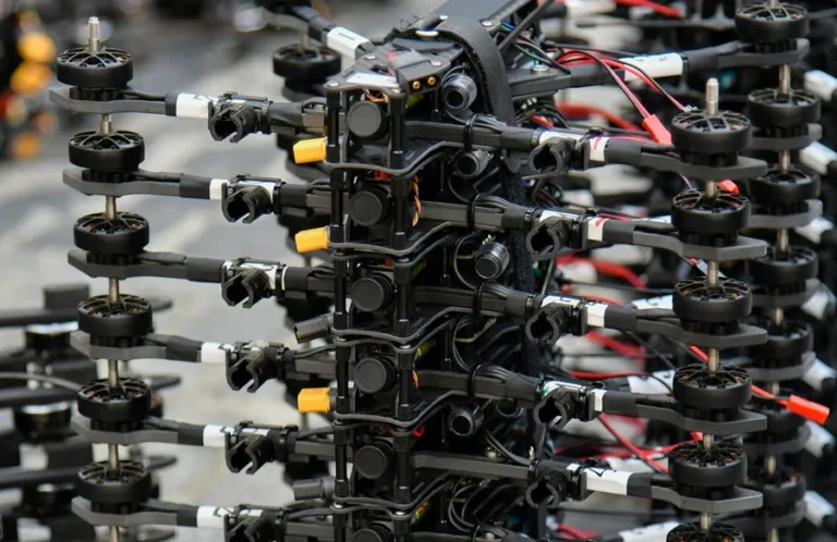 Entrega de drones FPV a unidades militares, en Leópolis, Ucrania, el pasado 10 de mayo. EFE/EPA/Mikola Tys