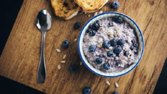 Batido de arándanos con avena y miel
