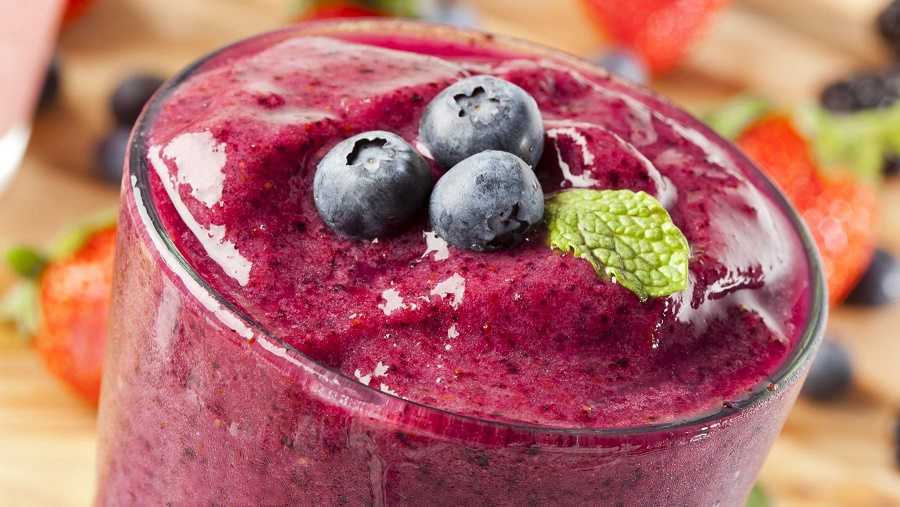 Batido de arándanos con avena y miel: rica bebida para desayunar