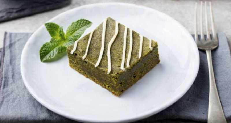 Brownie de matcha con ganache de chocolate: así se prepara