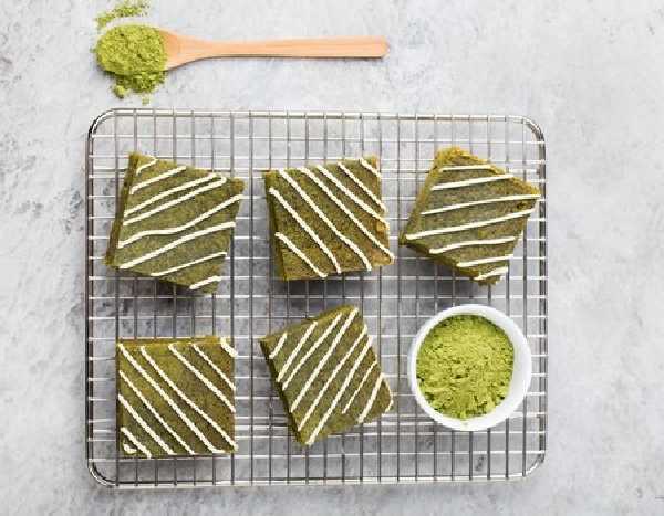 Brownie de matcha con ganache de chocolate