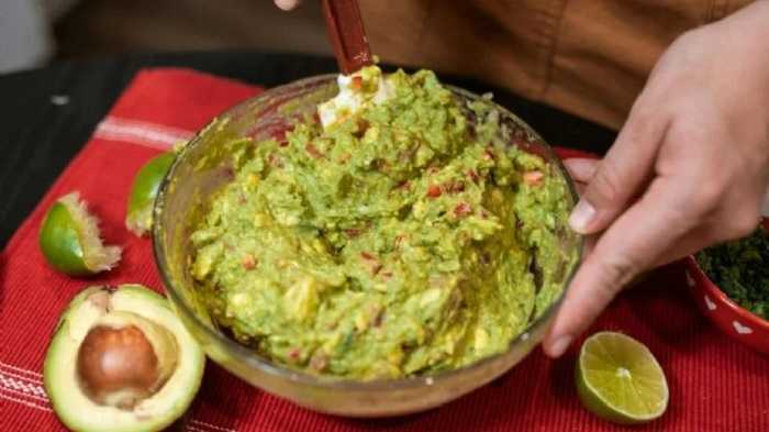 Guacamole con chicharrón