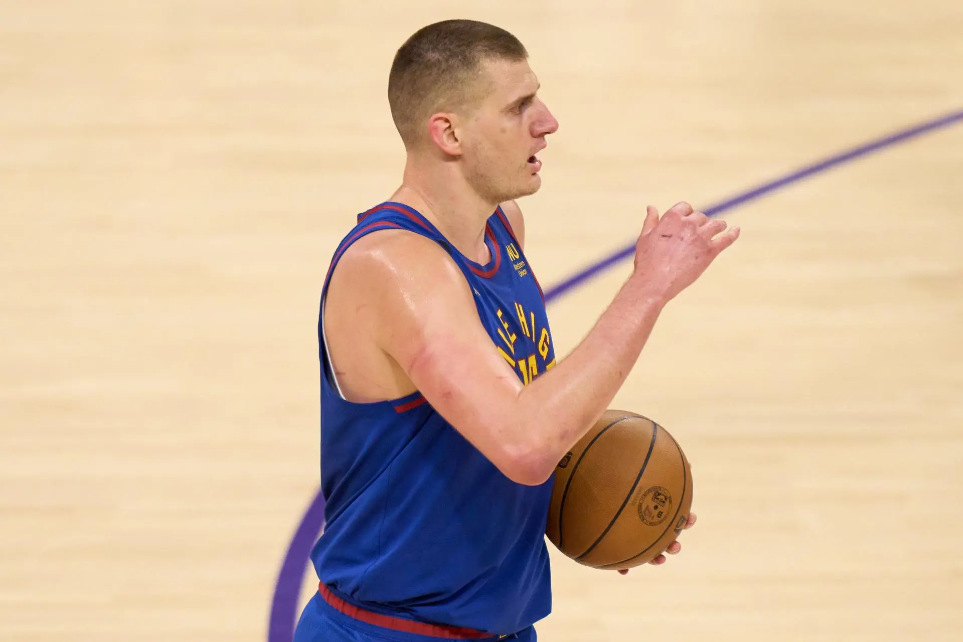 La estrella de los Denver Nuggets Nikola Jokic, en una fotografía de archivo. EFE/ Allison Dinner