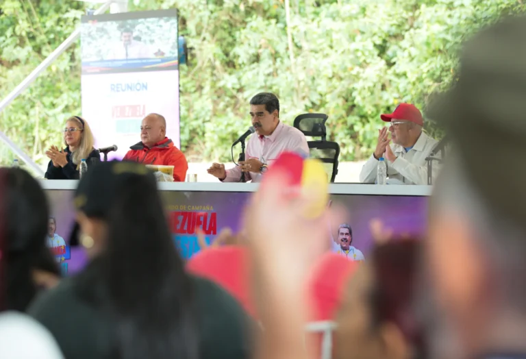 Fotografía cedida por Prensa Miraflores del presidente de Venezuela, Nicolás Maduro durante un acto con líderes del Partido Socialista Unido (PSUV), en Caracas (Venezuela). EFE/PRENSA MIRAFLORES