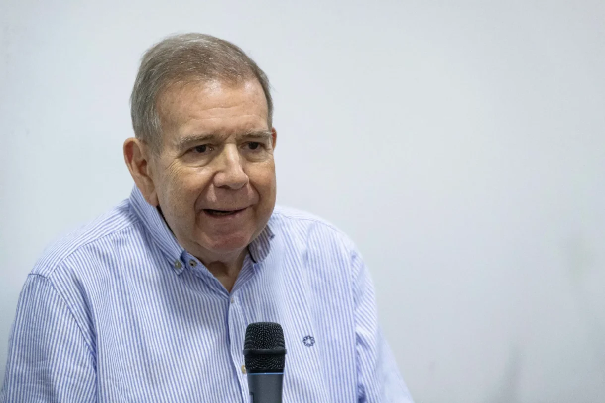 El candidato opositor, Edmundo González Urrutia, participa en el Encuentro Nacional de Forma en Caracas (Venezuela). EFE/ Ronald Peña R.
