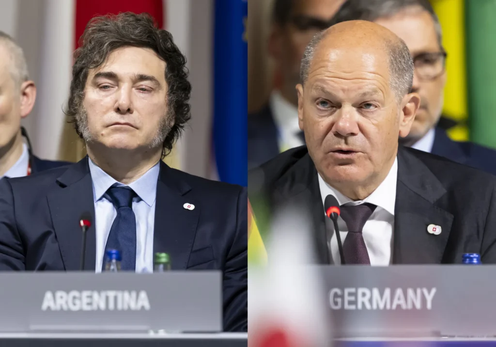 Combo de fotografías de archivo del presidente de Argentina, Javier Milei (i), y el canciller de Alemania, Olaf Scholz, durante la Cumbre sobre la Paz en Ucrania, en Stansstad, cerca de Lucerna (Suiza). EFE/Urs Flueeler