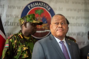 El primer ministro de Haití, Garry Conille, participa durante un encuentro con la prensa este martes en la oficina del primer ministro en Puerto Príncipe (Haití). EFE/ Johnson Sabin